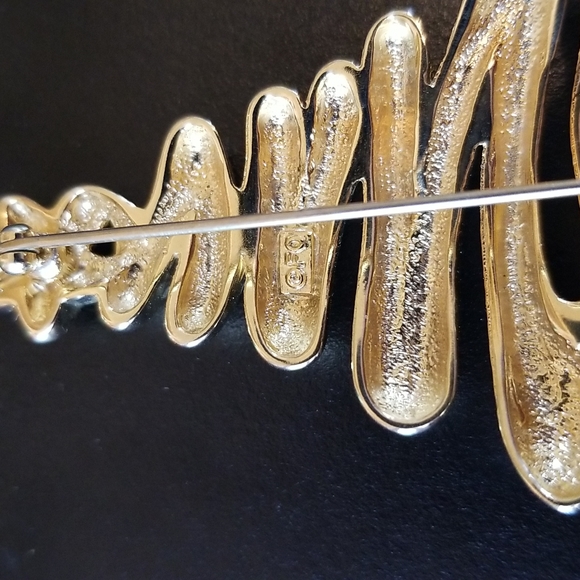 FO Fernando Originals Gold Tone Ribbon Christmas Tree Brooch - Picture 4 of 4